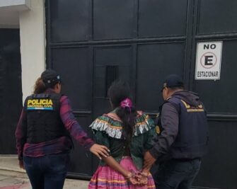 Capturan a mujer señalada de asesinar a dos hermanos y herir a su madre en Chiquimula