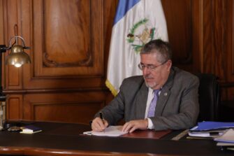 Arévalo sanciona Ley Antilavado y entrará en vigor en tres meses