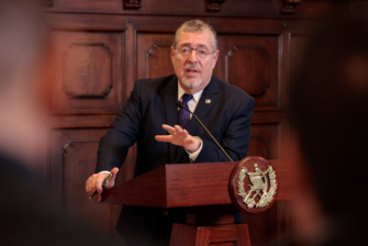Arévalo anunciará medidas por alza en los precios de combustibles