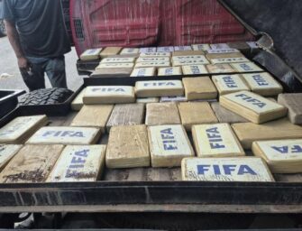 Hallan 94 paquetes con posible cocaína ocultos en un picop