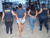 Dos mujeres son capturadas tras caer en entrega controlada de Q2 mil por extorsión