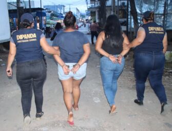 Dos mujeres son capturadas tras caer en entrega controlada de Q2 mil por extorsión