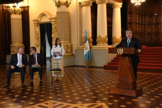 Ejecutivo presentará hoy al Congreso iniciativa para subsidiar combustibles