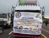 Transportistas bloquean ocho puntos por alza en los combustibles