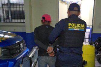 Denuncia por agresión revela orden de captura contra hombre en Baja Verapaz