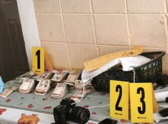 Incautan más de Q73 mil y marihuana durante allanamiento