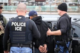 EE. UU. alcanza máximo de arrestos de migrantes durante mandato de Trump