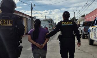 Remiten a menor con cocaína y capturan a su madre en Jalapa