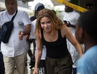 Shakira reconstruirá universidad y diez colegios en Colombia