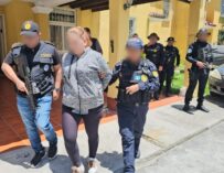 Capturan a mujer señalada de estafar con falsas visas para EE. UU.