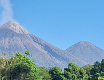 Conred aclara que nadie tiene autorización para subir al volcán de Fuego