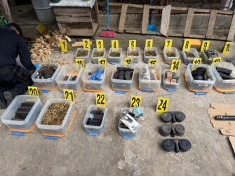 Capturan a mujer tras localizar arsenal de armas en Sacatepéquez