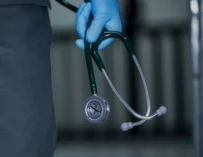 Ministerio de Trabajo alerta por posibles delitos contra médicos y profesionales