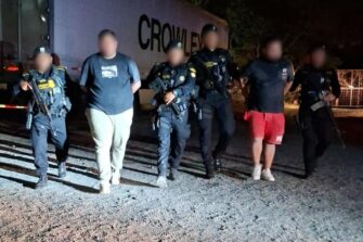 Dos presuntos coyotes son capturados y seis extranjeros son rescatados