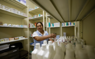 Gobierno: Un medicamento de Q126 puede costar Q2.80 en Proam