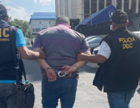 Capturan a hombre señalado de cobrar Q4 mil por trámites municipales