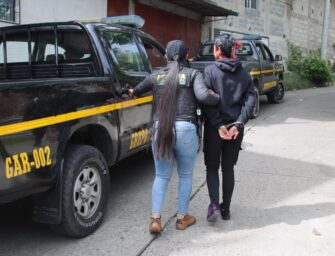 Capturan a joven señalada por asesinato de mujer en zona 18