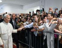 Vaticano confirma éxito de cirugía pulmonar del papa León XIV
